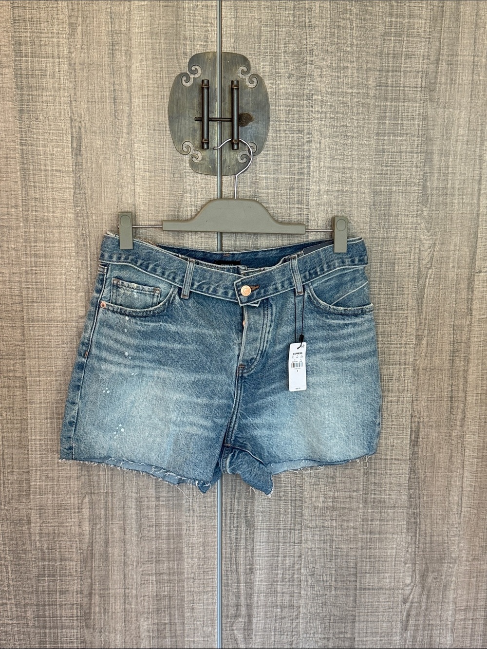 Express 4” Inseam‎ Mid Rise Denim Shorts